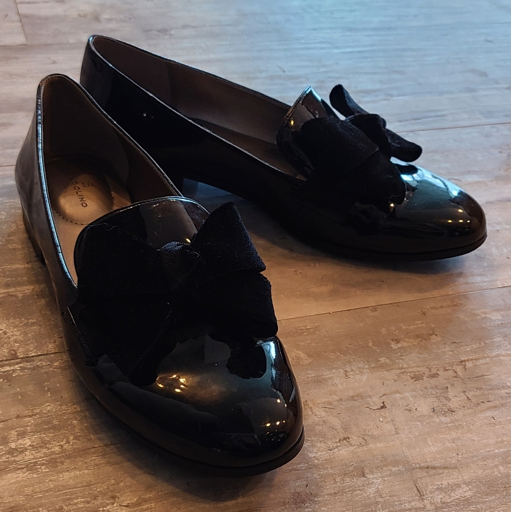 Size 9.5 Bandolino Loafer with Velvety Bow